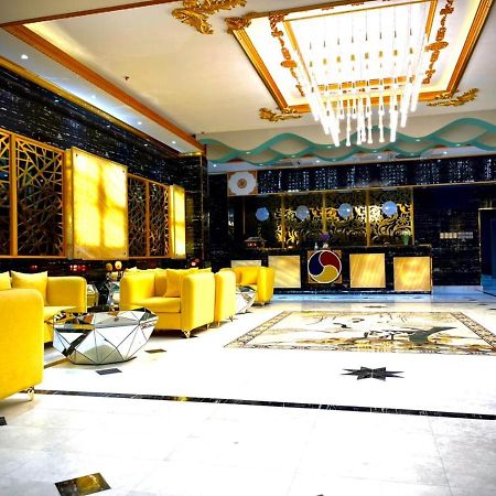 דוקם Asian Hotel מראה חיצוני תמונה