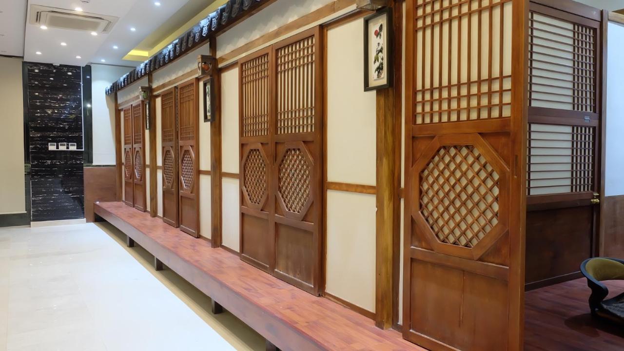 דוקם Asian Hotel מראה חיצוני תמונה