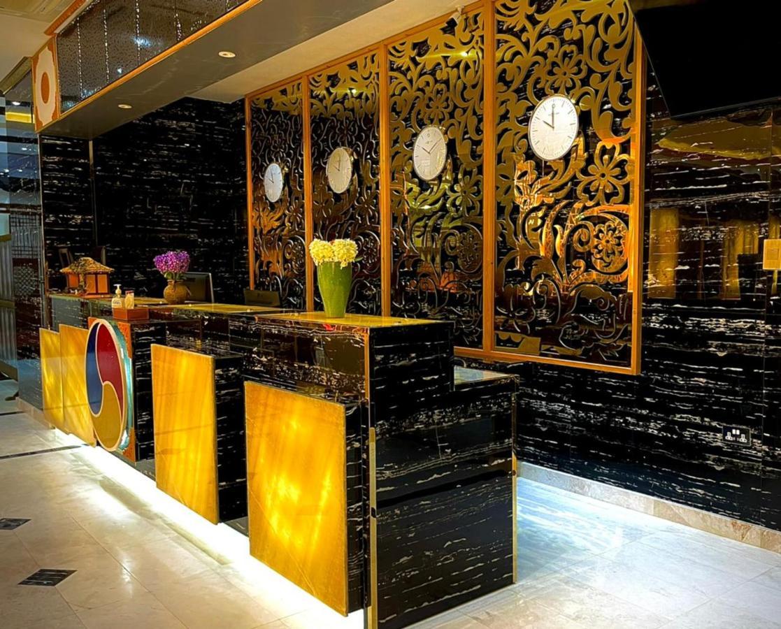 דוקם Asian Hotel מראה חיצוני תמונה